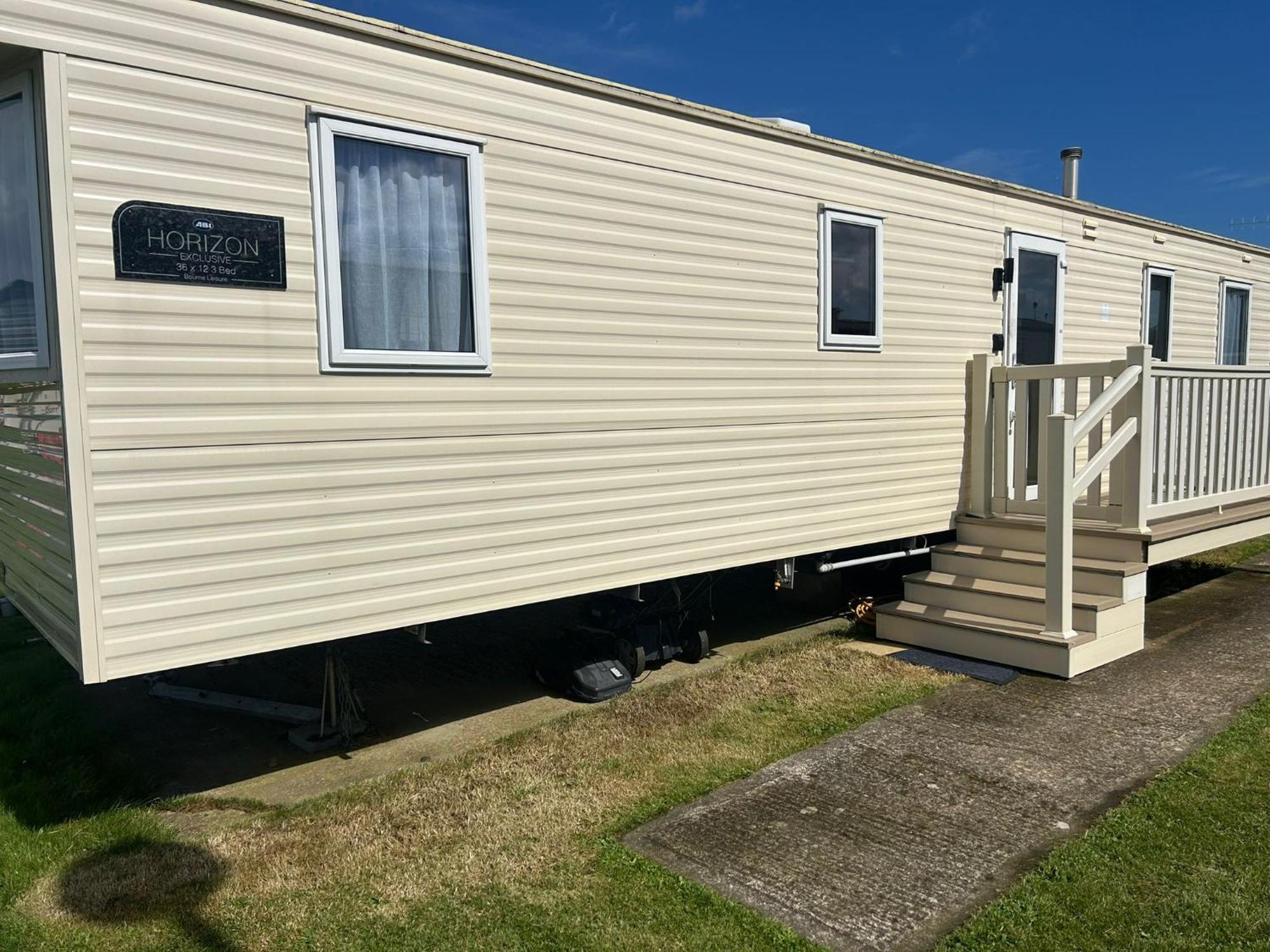Blue Dolphin Holiday Park Gristhorpe Экстерьер фото